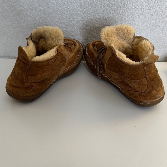 L.L. Bean Tan Suede Shearling Classic Winter Fall Slippers Women's Size 9/10 - Picture 4 of 8